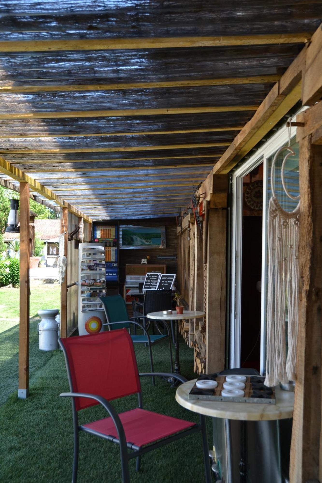 Le Gite De La Lombriere Saint-Denis-de-Pile Exterior photo